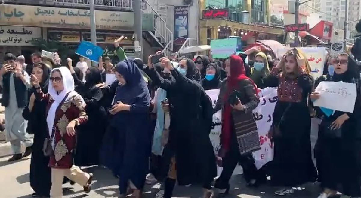 "سئمنا الجهل".. تظاهرة نسائية بكابول و"طالبان" تفرقها بإطلاق النار في الهواء "فيديو"
