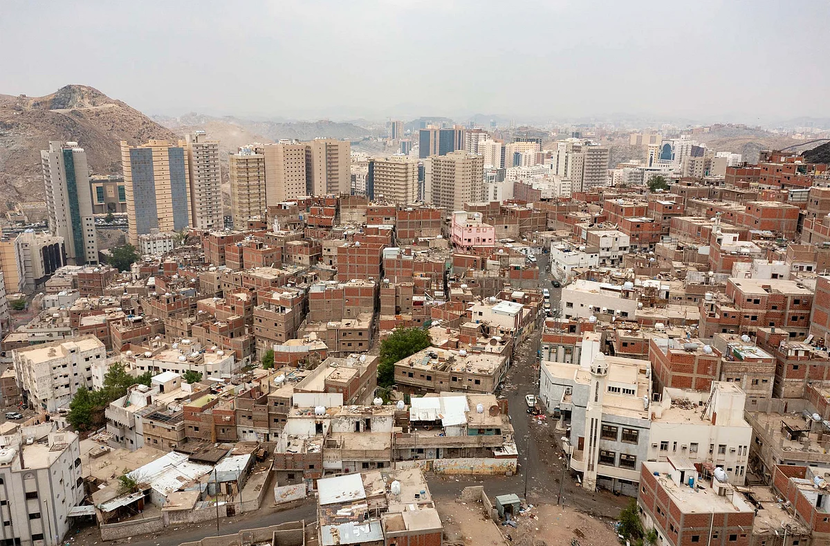 "عشوائيات مكة": 46 عائلة سعودية وأكثر من 30 ألفًا غير سعوديين يقطنون "الكدوة" المزالة