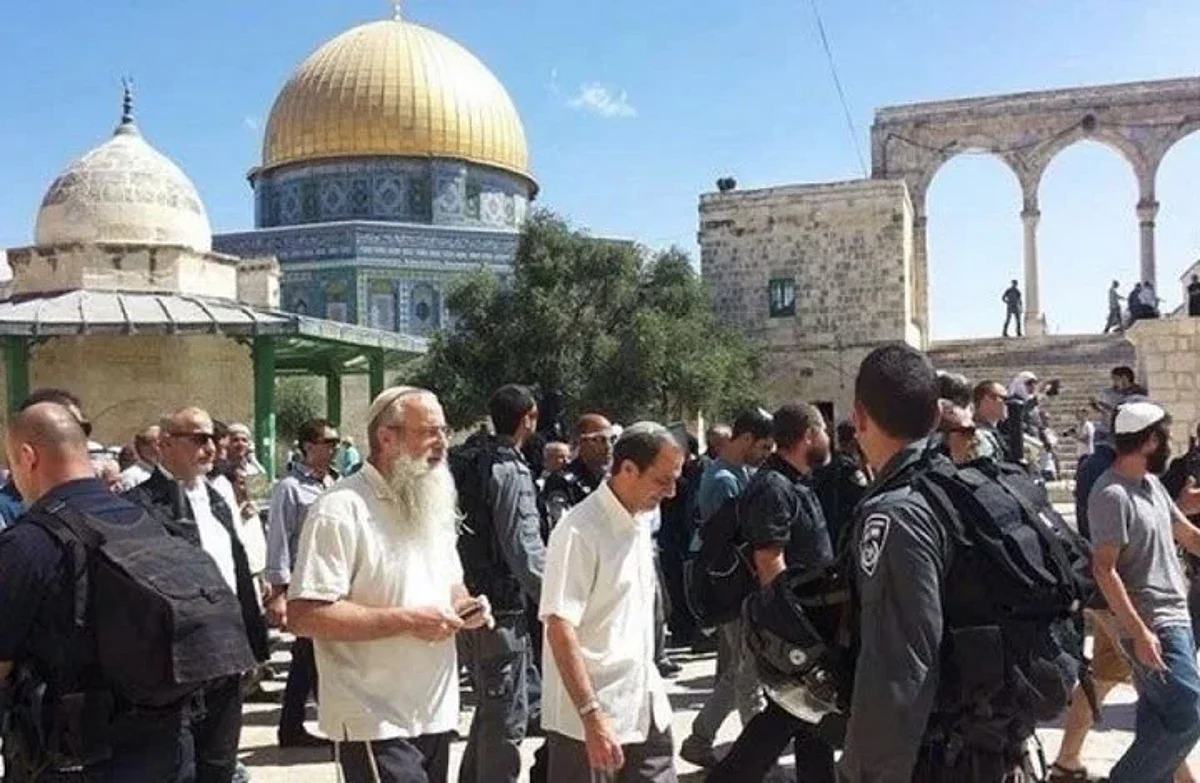 عشرات المستوطنين يقتحمون "الأقصى".. واعتقال 6 فلسطينيين من رام الله وبيت لحم