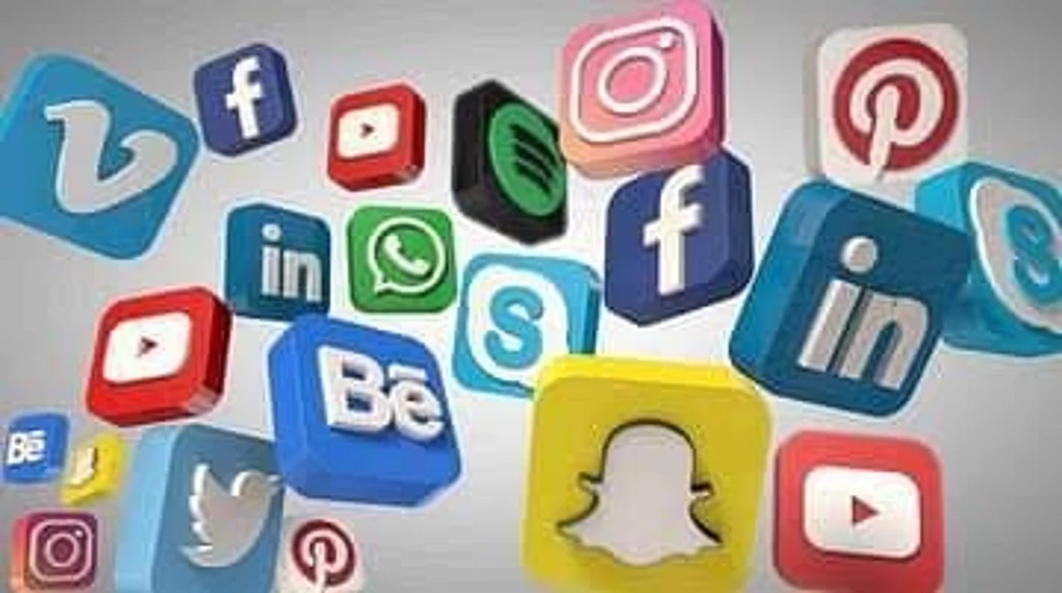 ضوابط واختفاء.. إشادة بقرار إلزام المعلنين بالترخيص والعقوبة للمخالف