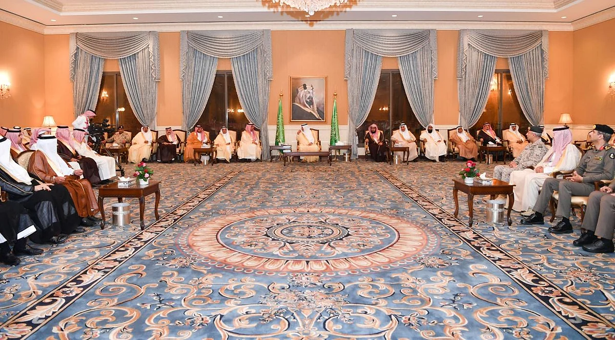 فهد بن سلطان بن عبدالعزيز في اللقاء الأسبوعي