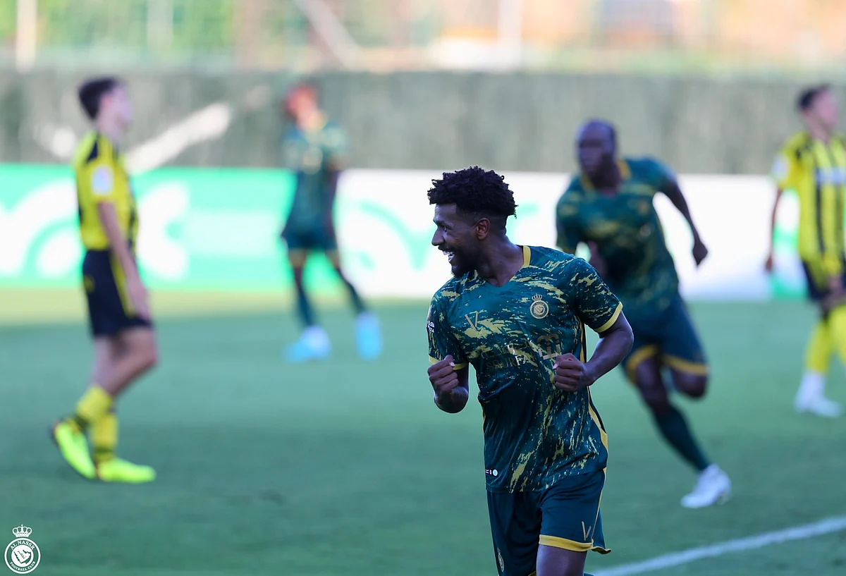 لاعب النصر سامي النجعي يحتفل بتسجيله هدف