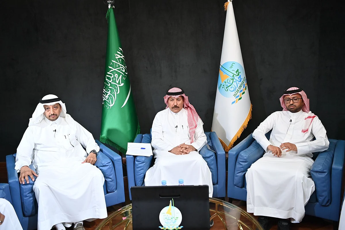 رئيس جامعة جازان: تحويل الدراسة للفصول الثلاثة في مصلحة الطالب
