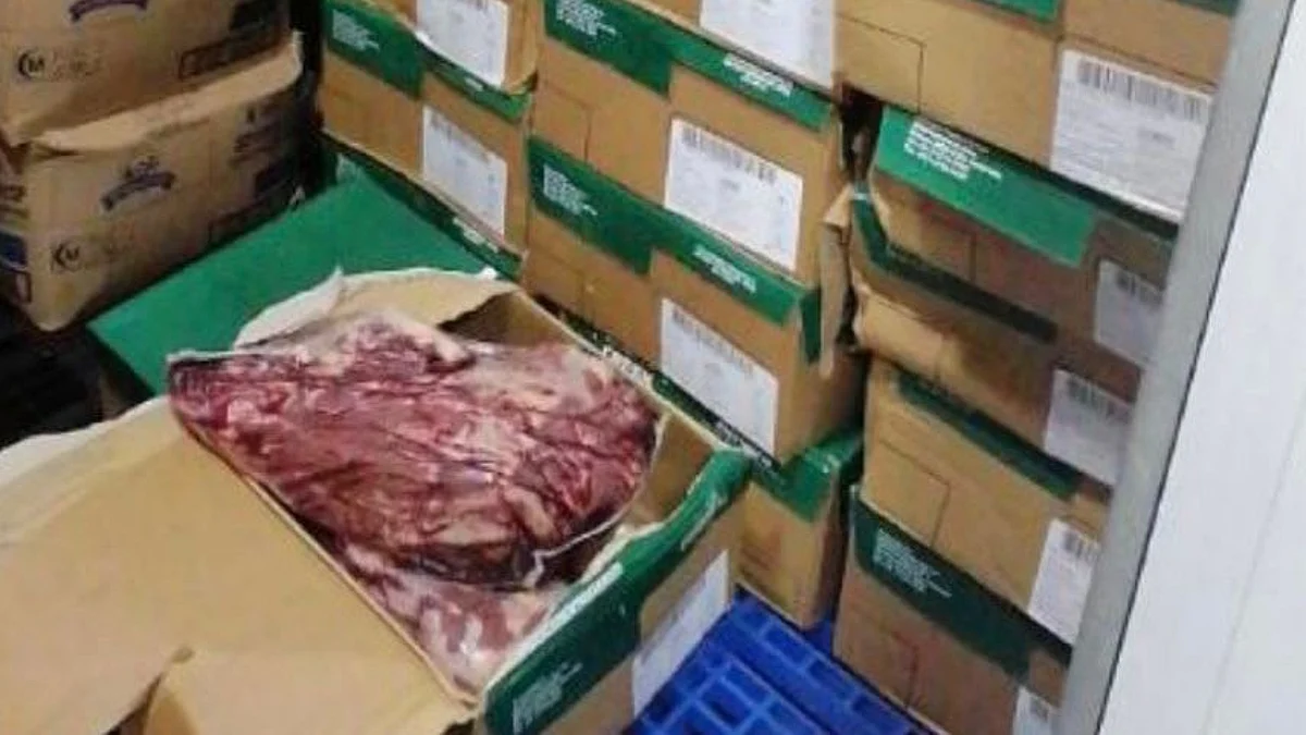 بلدية جدة الجديدة تضبط لحومًا منتهية الصلاحية في مطعم شهير بالزهراء