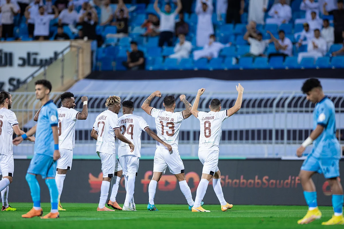 الشباب يستهل مشواره في دوري روشن باكتساح الباطن