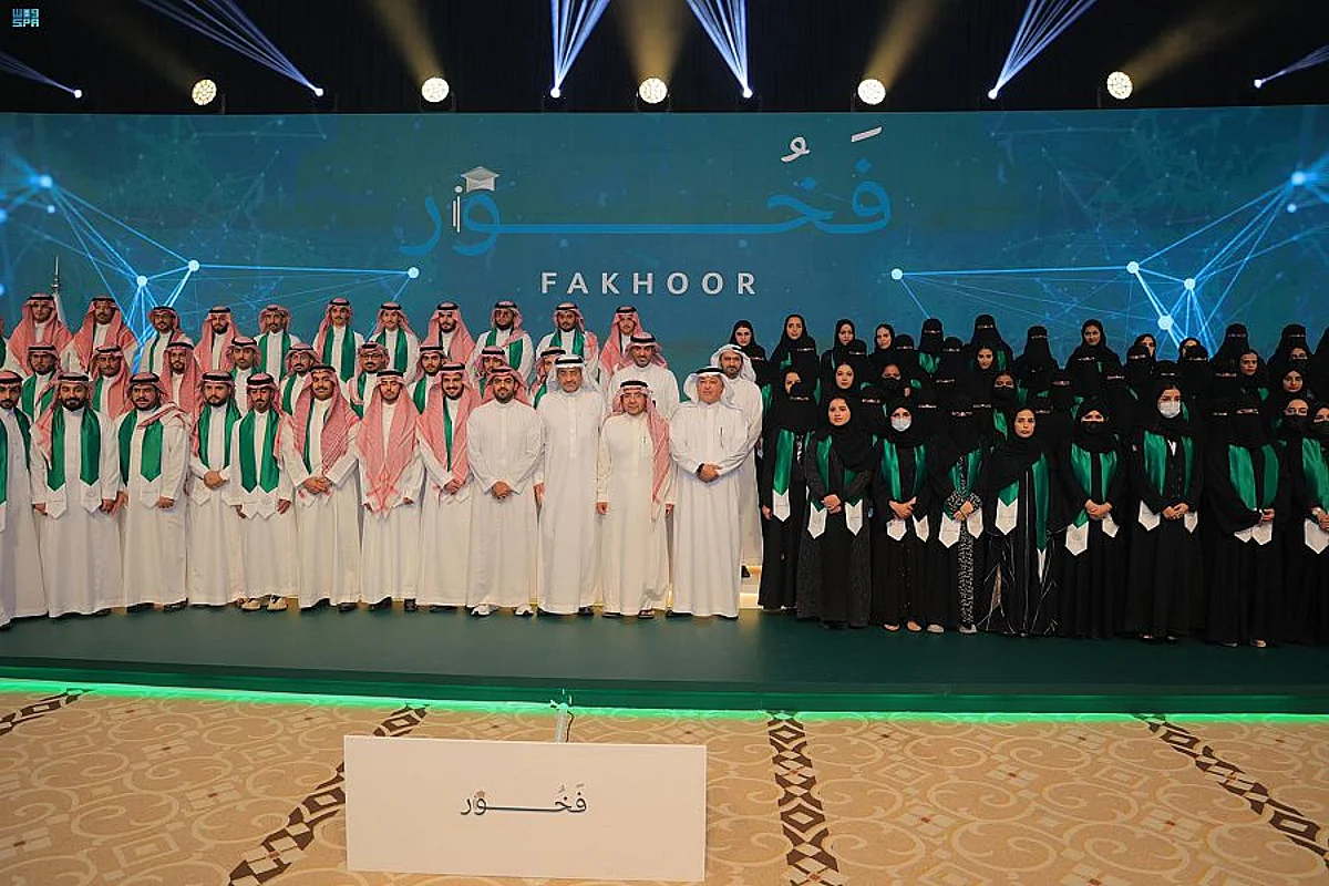 "الدفاع" تحتفي بتخريج 193 من متدربي برنامج "فخور"