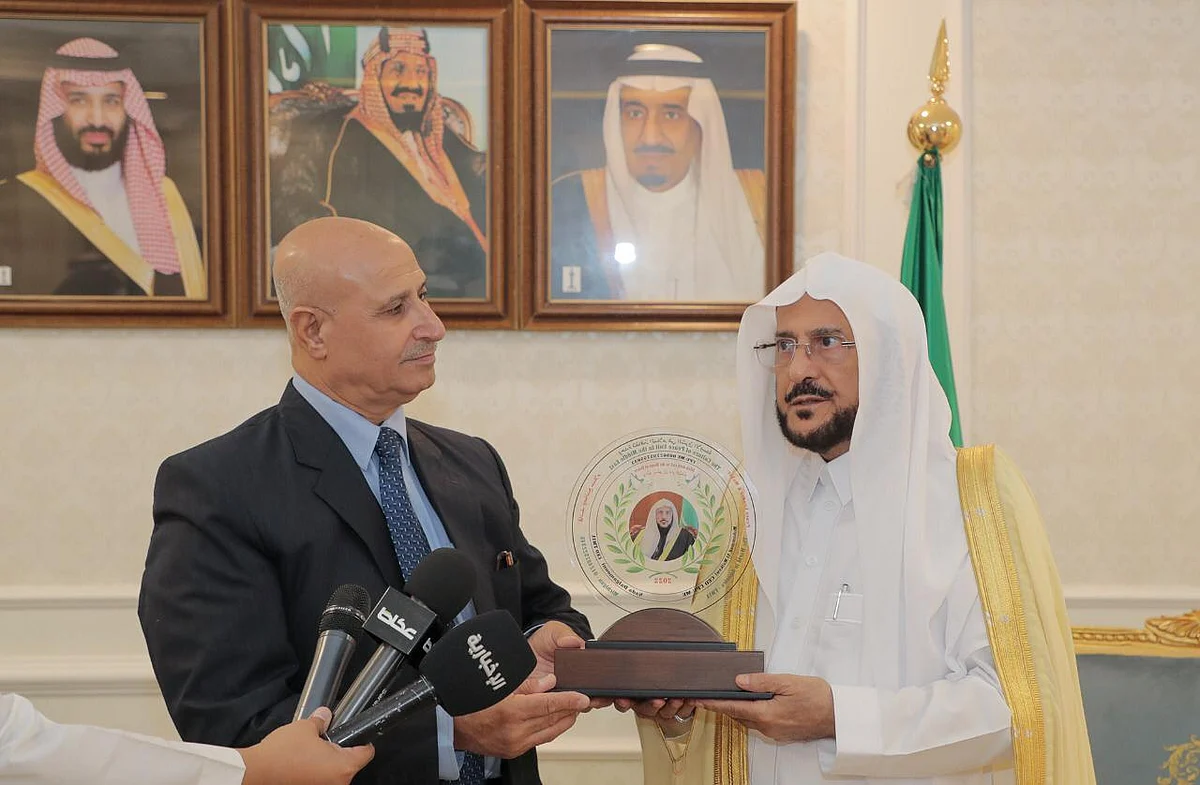 مؤسسة عالمية للسلام تمنح وزير "الإسلامية" درع قائد وصانع سلام في 2022