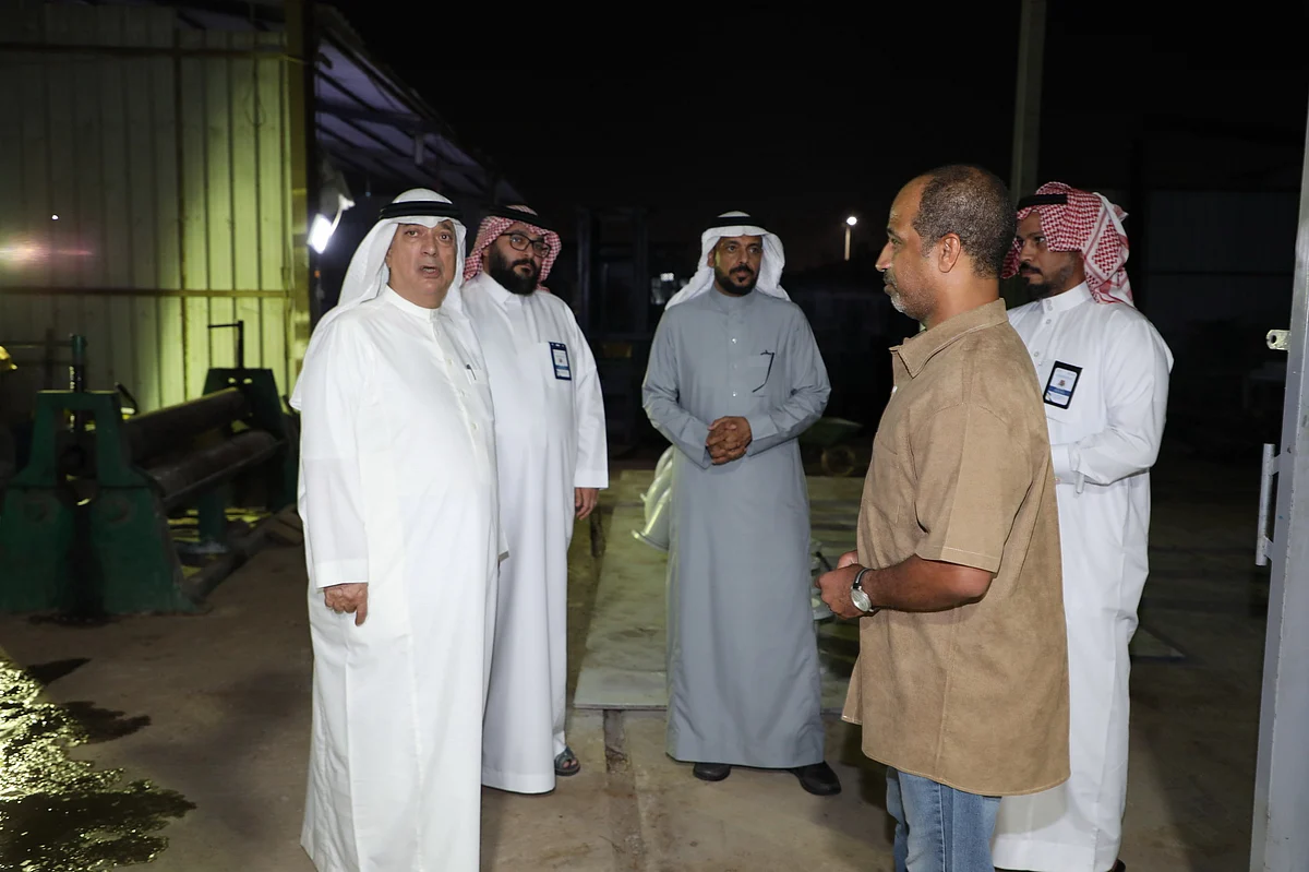 أحمد الشغدلي أثناء زيارته أحد المشاريع الريادية