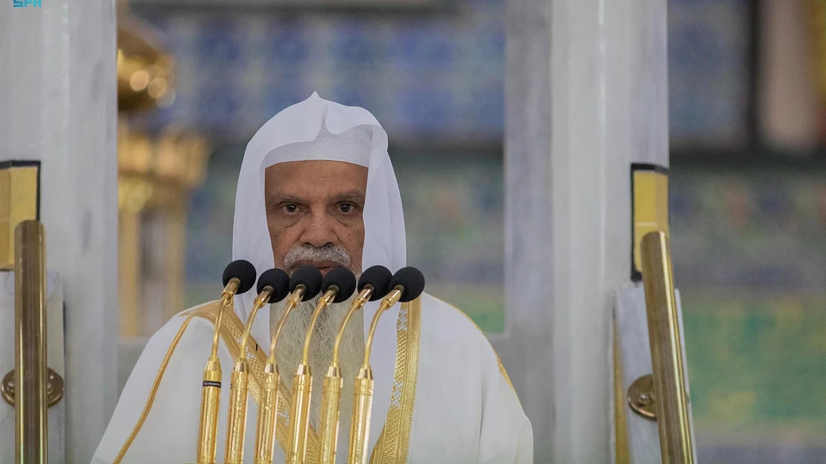 إمام وخطيب المسجد النبوي علي الحذيفي