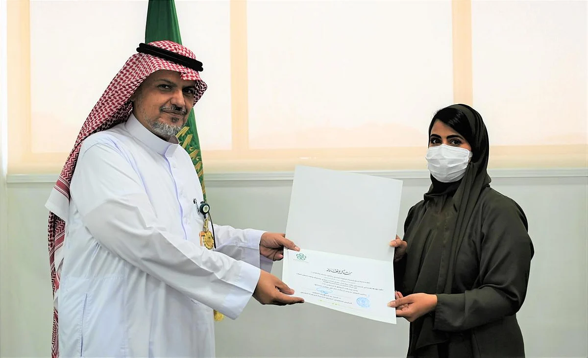 تكريم ممرضة سعودية أنقذت حياة شاب تعرض لحادث مروري بالمدينة