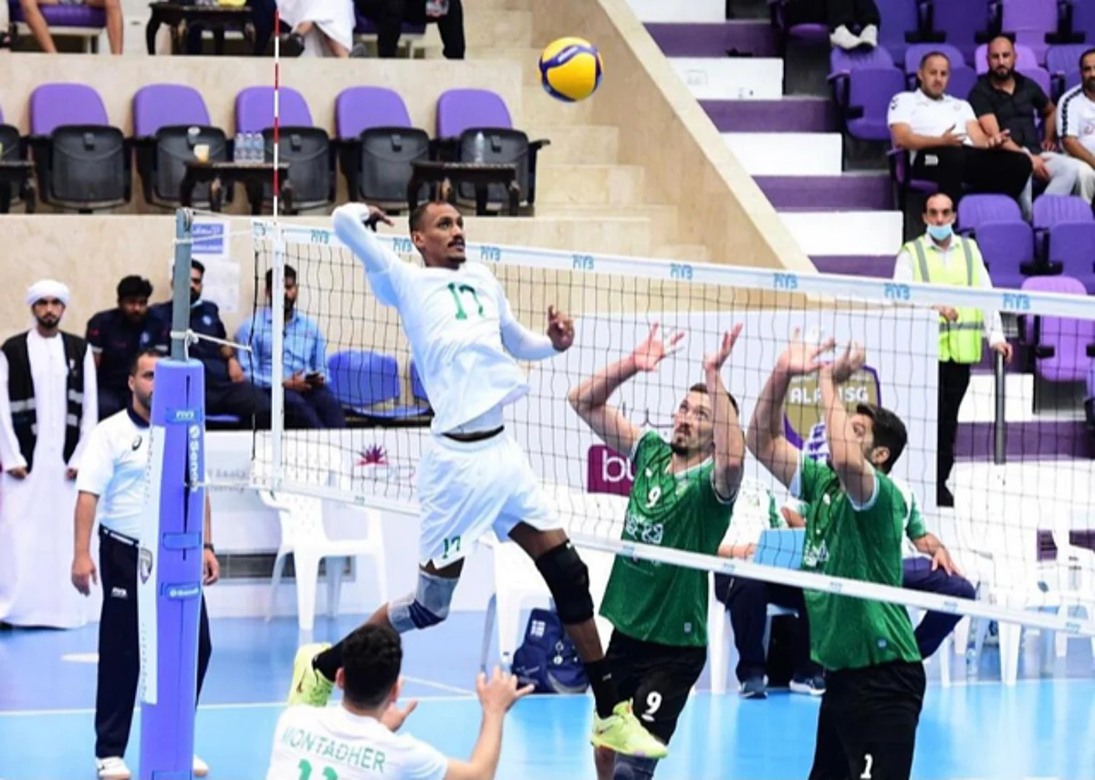 جانب من لقاء المنتخب السعودي الأول للكرة الطائرة مع العربي الكويتي