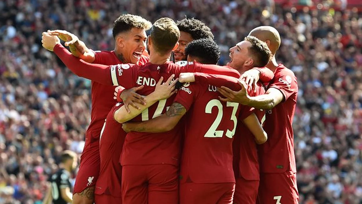 لاعبو ليفربول يحتفلون بالفوز
