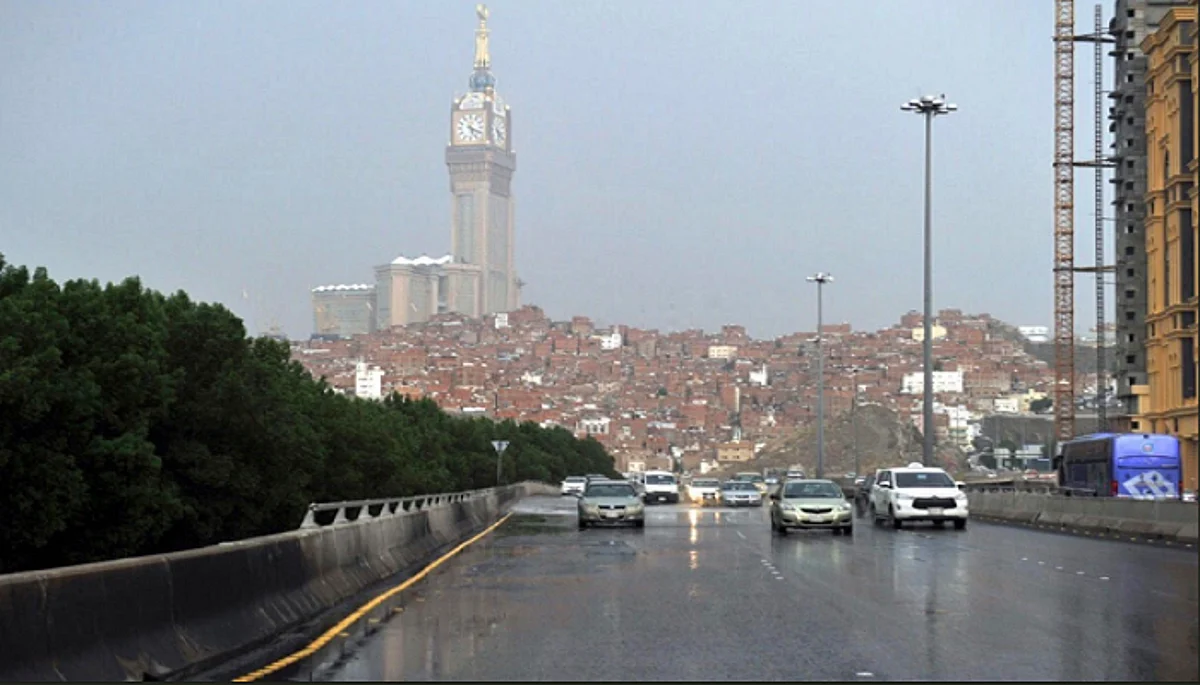 أمطار من متوسطة إلى غزيرة مصحوبة بنشاط في الرياح وتساقط البرد على العاصمة المقدسة