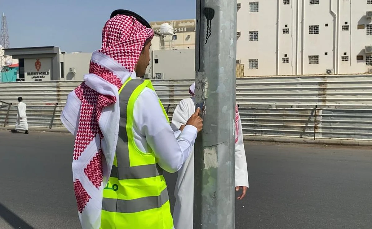 "أمانة الطائف" تزيل أكثر من 300 ملصق إعلاني مخالف