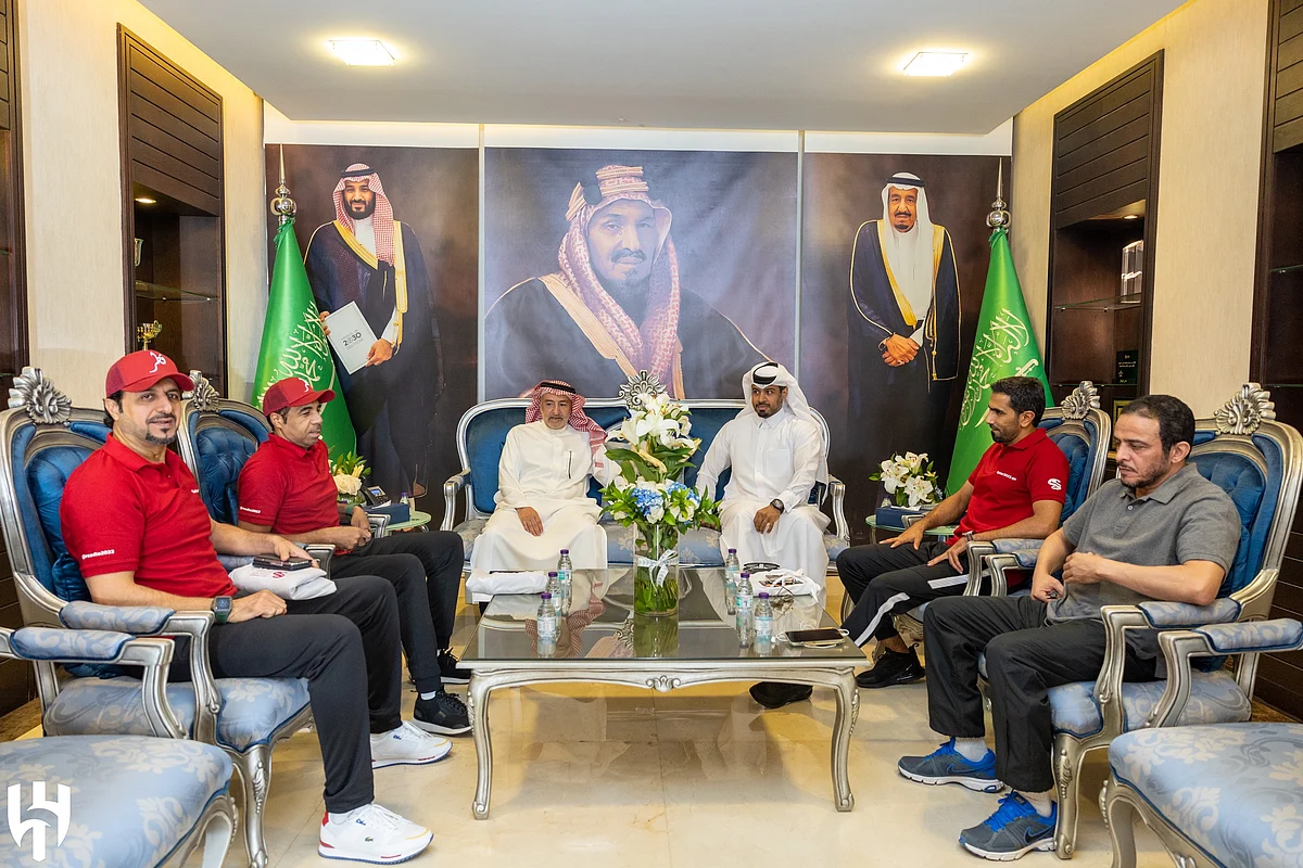 سفراء إرث قطر أثناء زيارتهم لمقر نادي الهلال