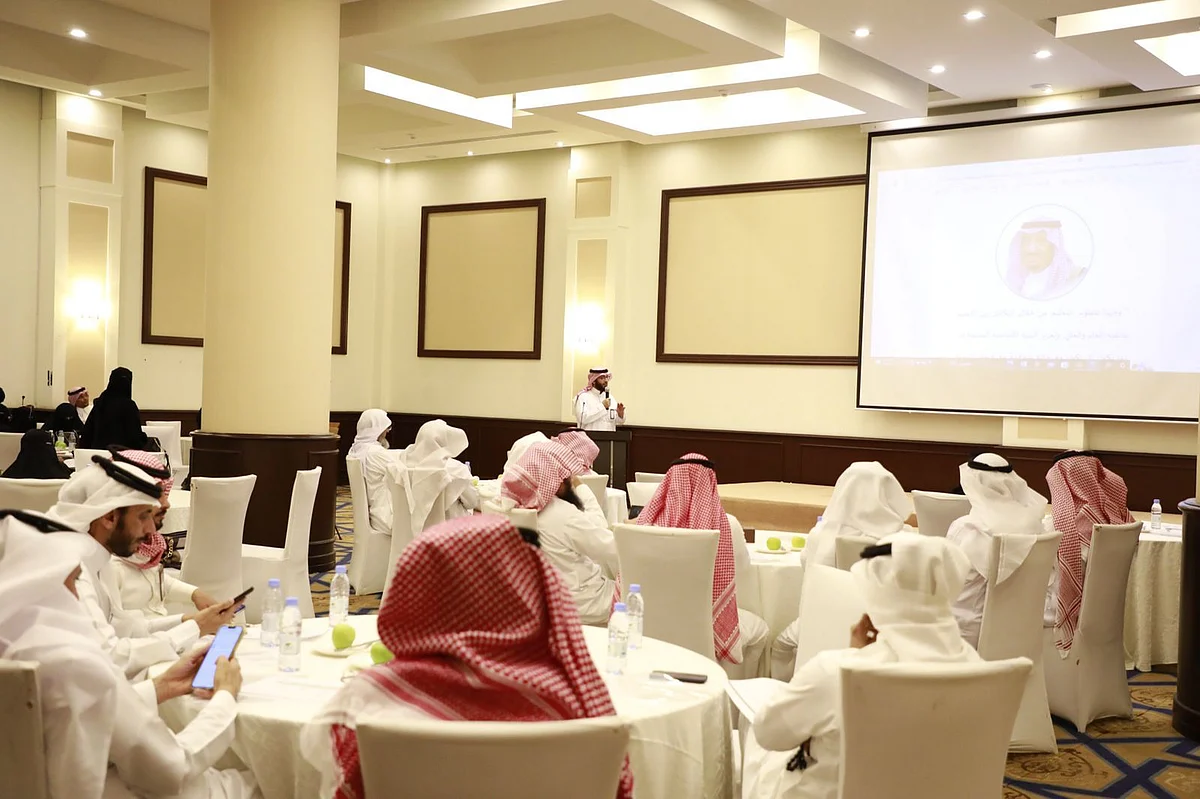 "تعليم جازان" تبحث آليات تفعيل التعليم المدمج في نظام المسارات