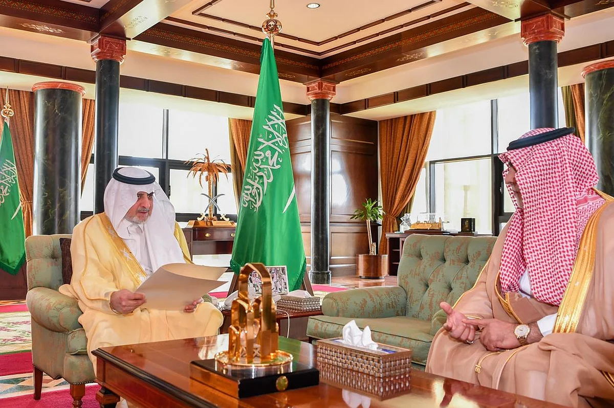 أمير تبوك يطلع على تقرير عن بداية العام الدراسي الجديد