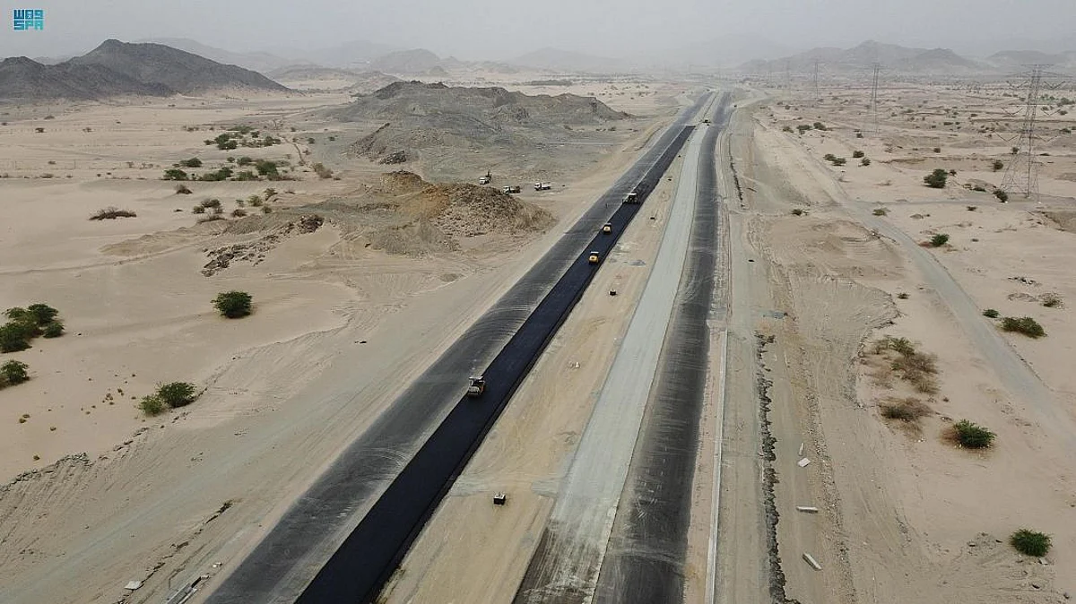 وزارة النقل تواصل العمل على تنفيذ طريق "الشميسي - الكر"