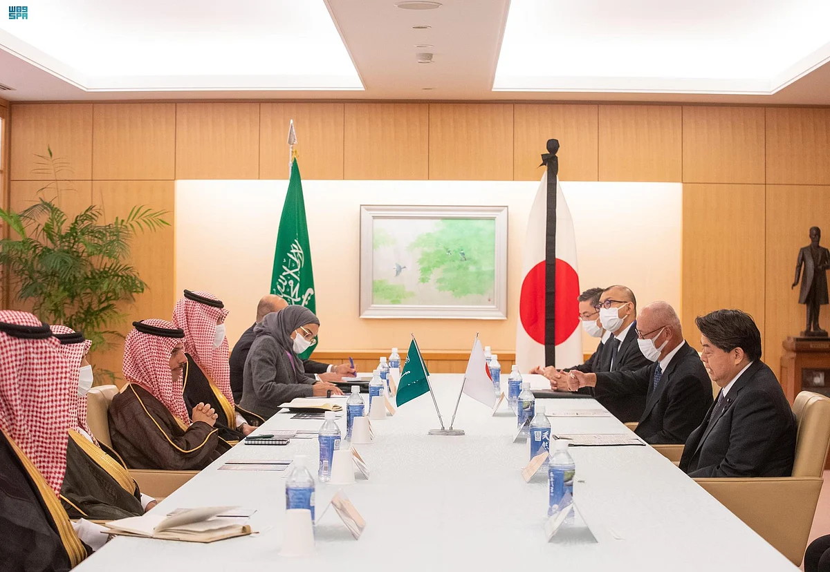 فيصل بن فرحان يبحث العلاقات الثنائية مع وزير خارجية اليابان