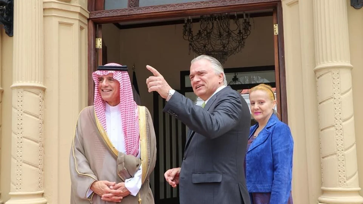 وزير الدولة للشؤون الخارجية عادل الجبير ملتقيًا وزير خارجية كوستاريكا أرنولدو تينوكو