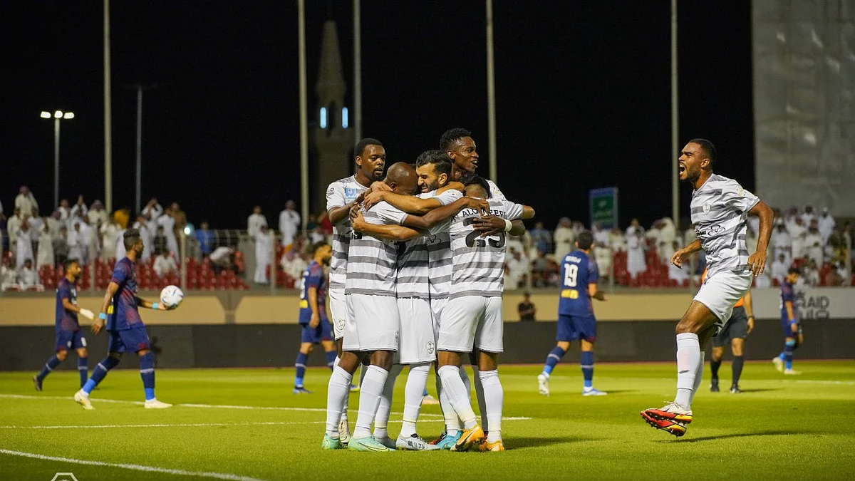 "الطائي" يواصل انطلاقته القوية بدوري "روشن" بخطف نقاط العدالة