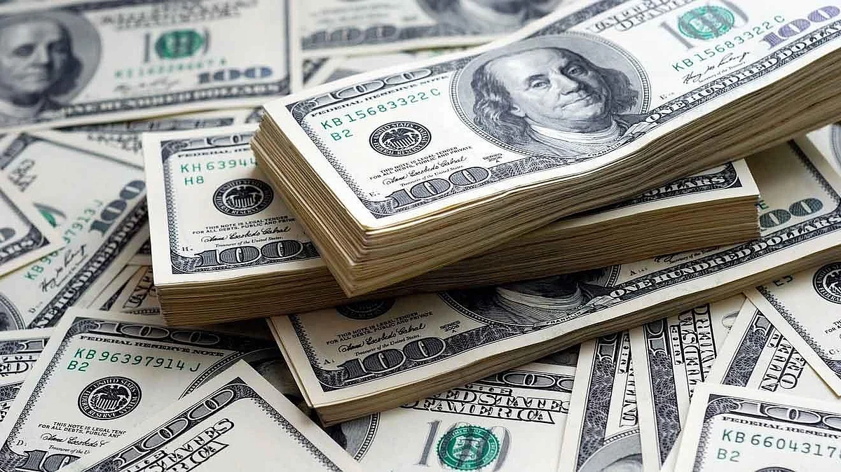 سعر الدولار يرتفع مقتربًا لأعلى مستوياته في 20 عامًا