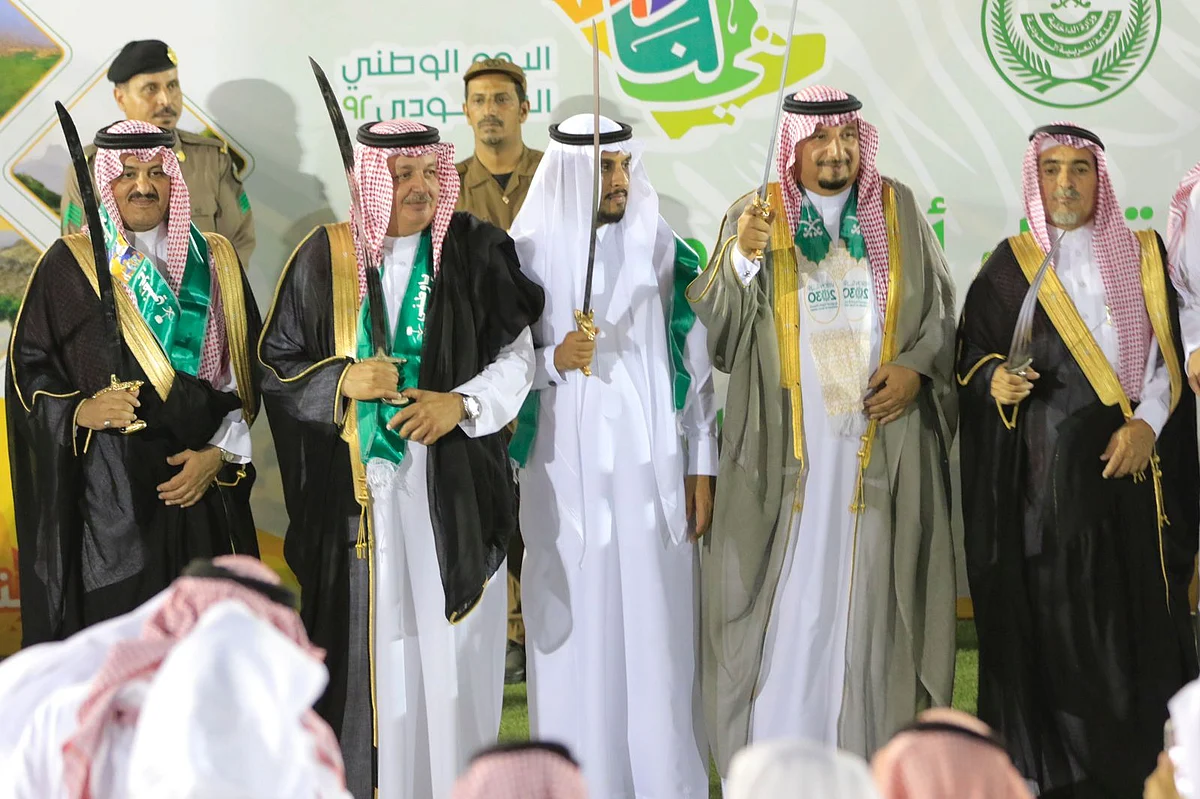 بحضور المحافظ.. أهالي مركز "ثربان" بالمجاردة يحتفلون باليوم الوطني الـ 92