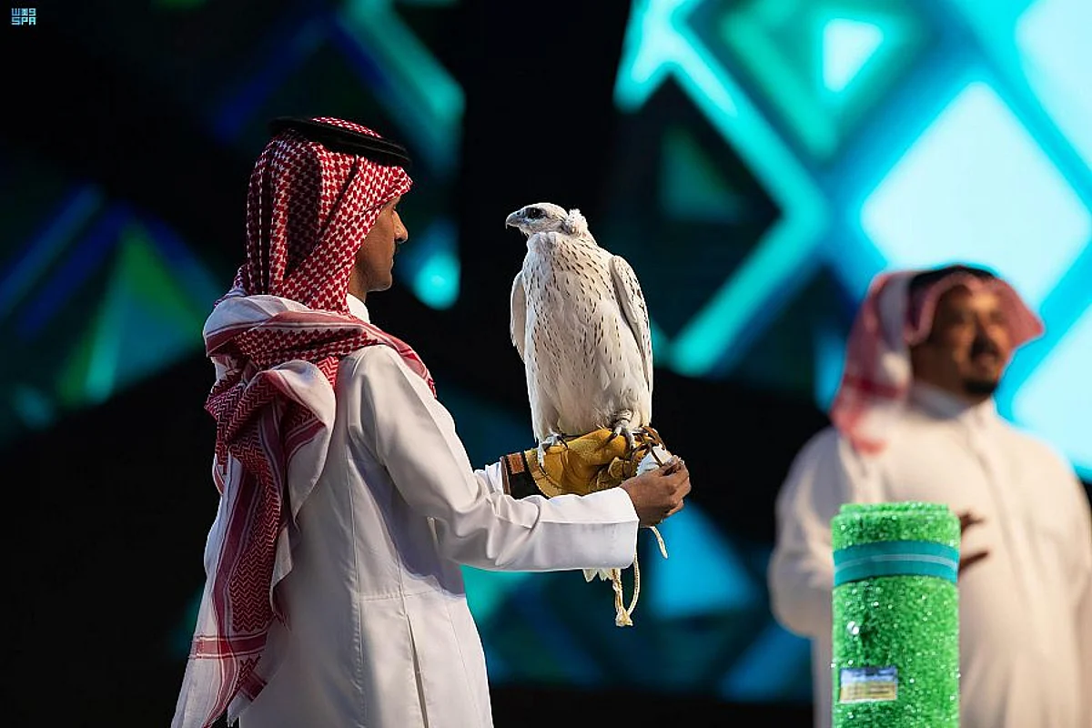 بَيْع صقرَيْن بـ63 ألف ريال في الليلة الثامنة للمزاد الدولي لمزارع إنتاج الصقور