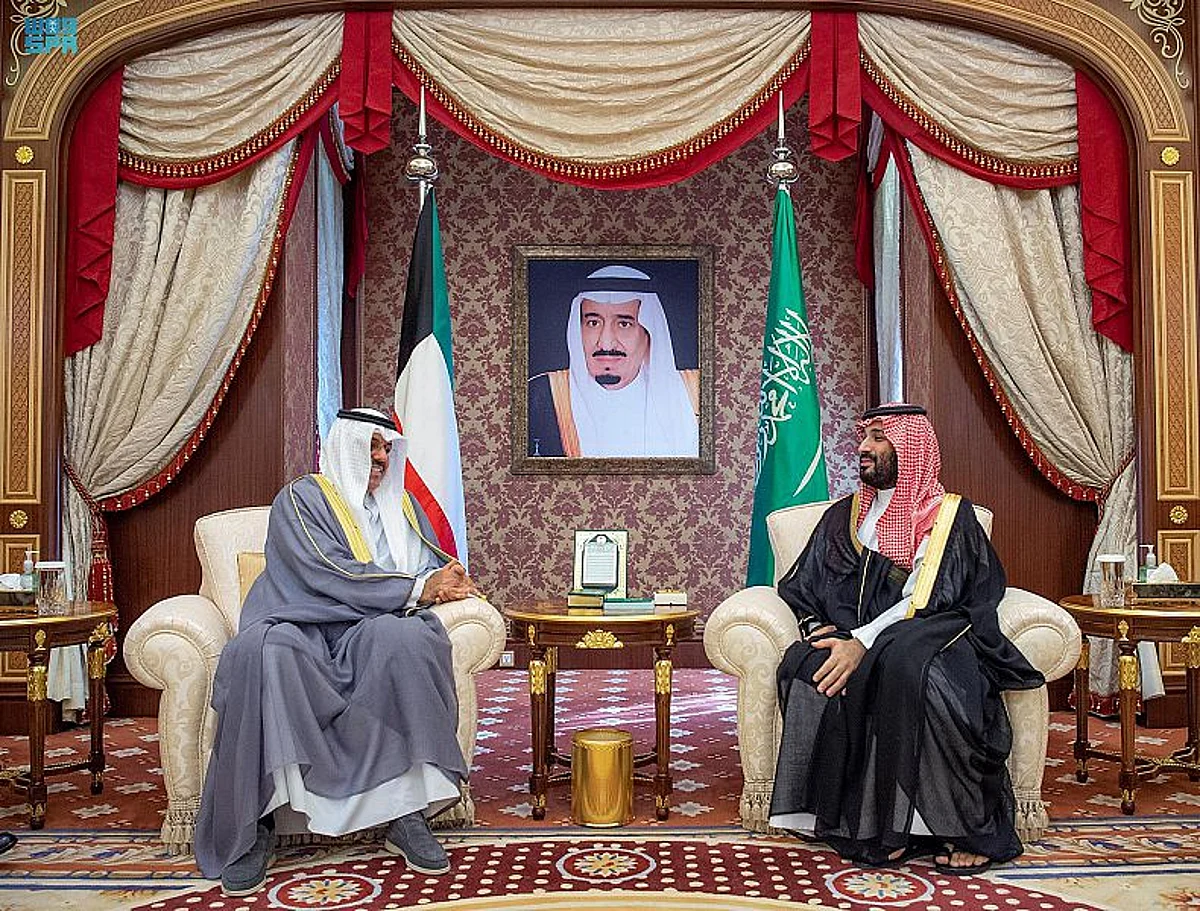 ولي العهد يستقبل رئيس مجلس الوزراء بدولة الكويت ويتسلم رسالة خطية لخادم الحرمين