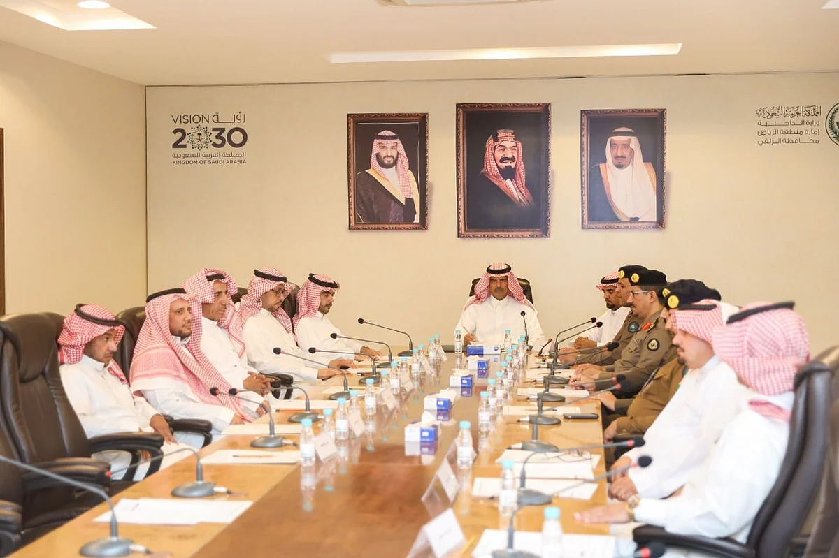 "محافظ الزلفي" يرأس اجتماعًا لمناقشة التشوه البصري