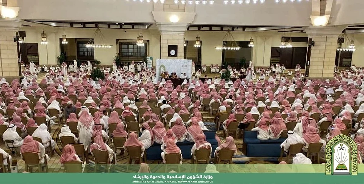 شاهد.. جامع الراجحي بالرياض يكتظ بأكبر تجمع لمنسوبي المساجد في ندوة اليوم الوطني