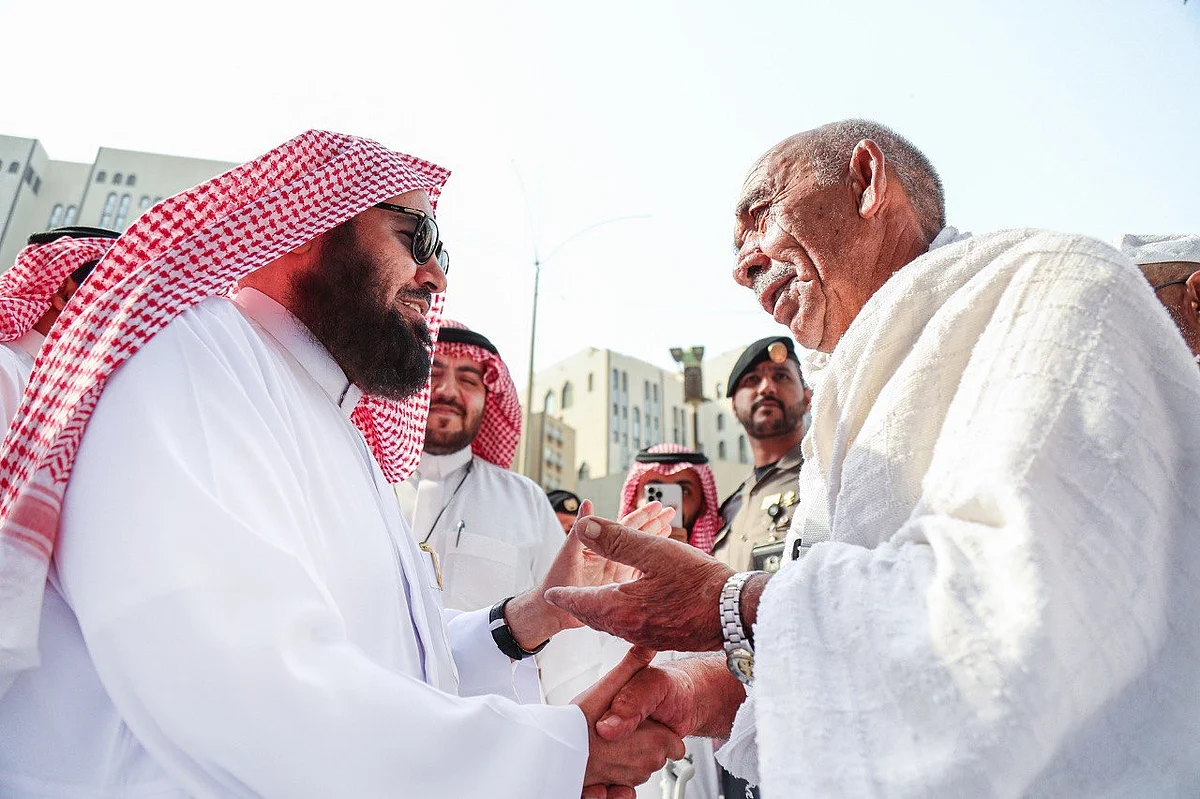 عبدالرحمن السديس يستطلع رضا المعتمرين