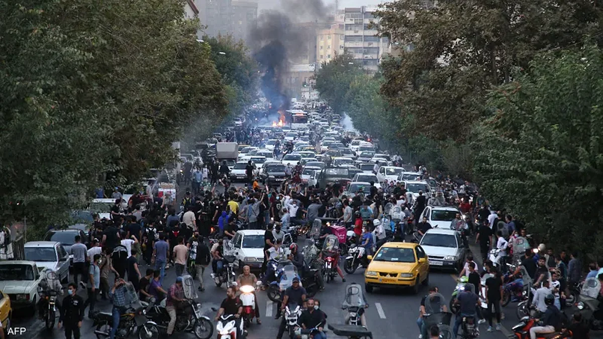 احتجاجات في طهران على وفاة شابة أثناء احتجاز الشرطة لها