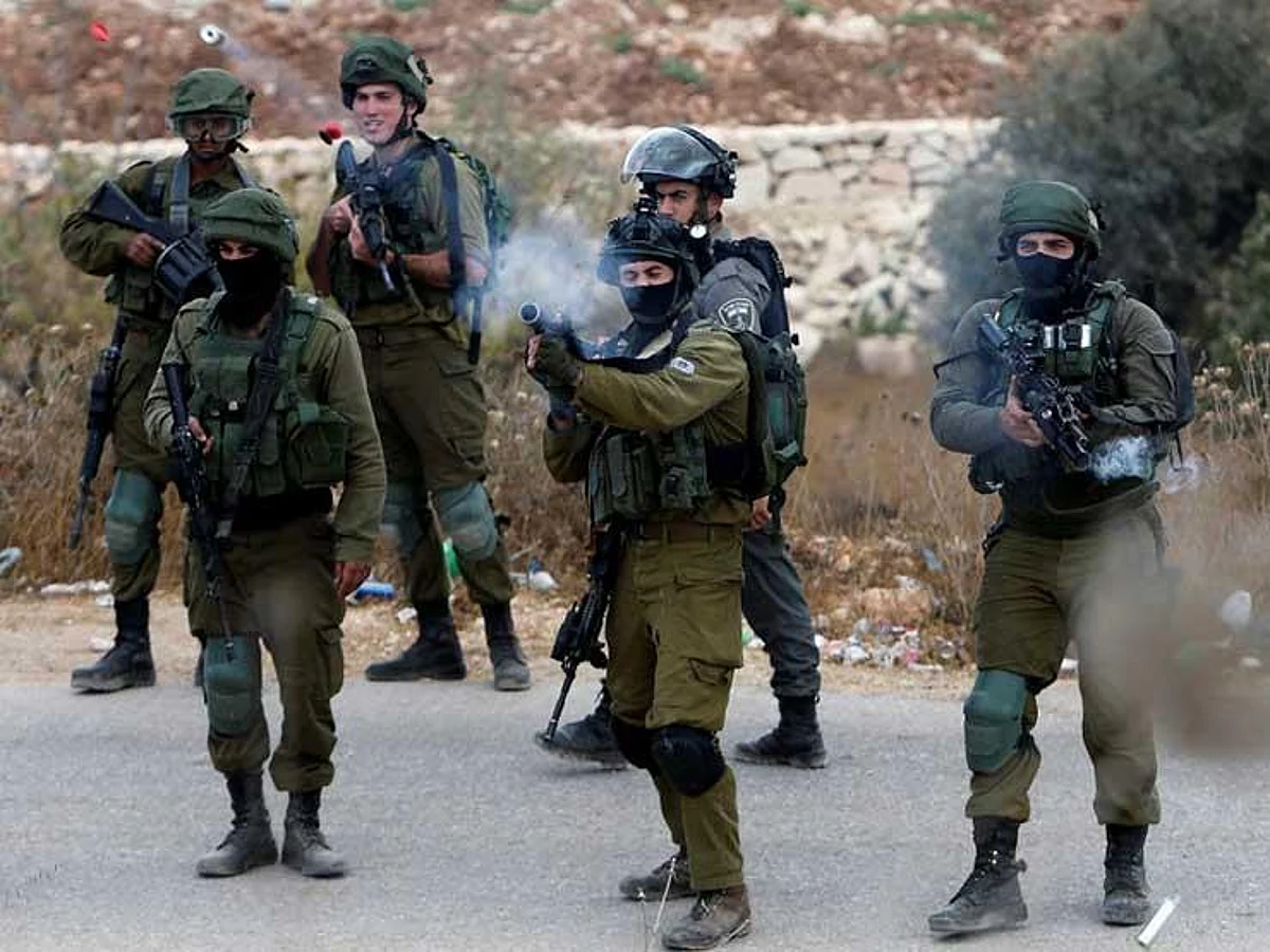برصاصة في القلب.. الاحتلال يغتال شابًا فلسطينيًا أثناء عبوره شارعًا بالضفة