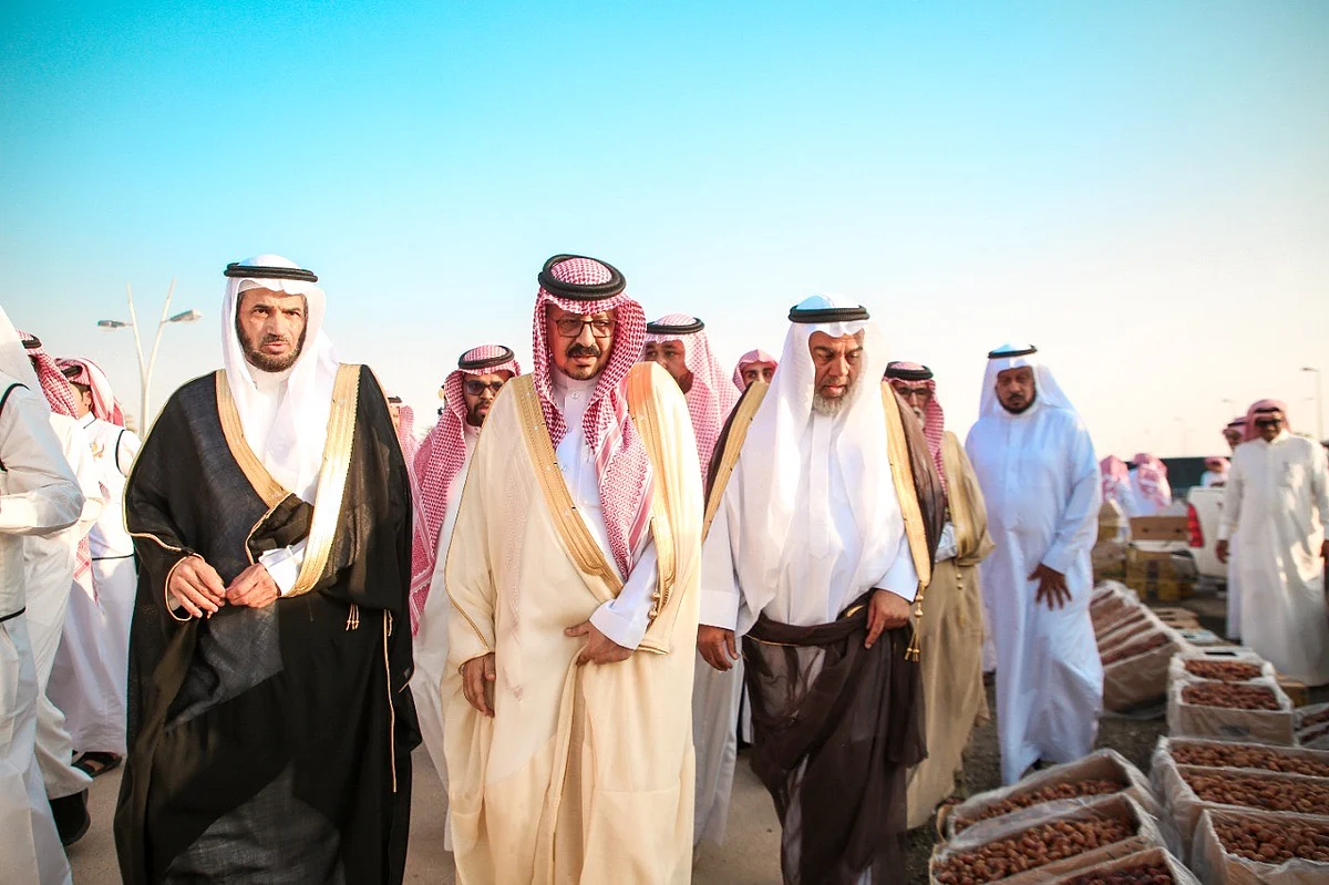 وسط حضور لافت.. "العلم" يدشن انطلاقة مهرجان التمور بالأفلاج