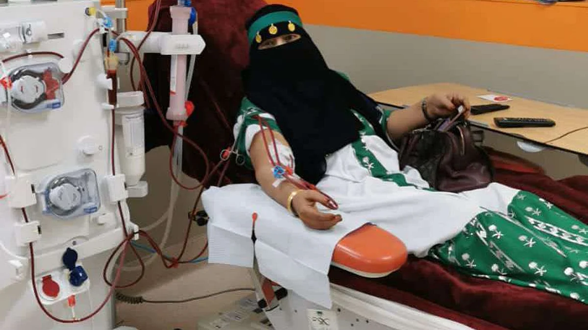 فاطمة المباركي تحتفل باليوم الوطني 92 من داخل غرفة الغسيل الكلوي