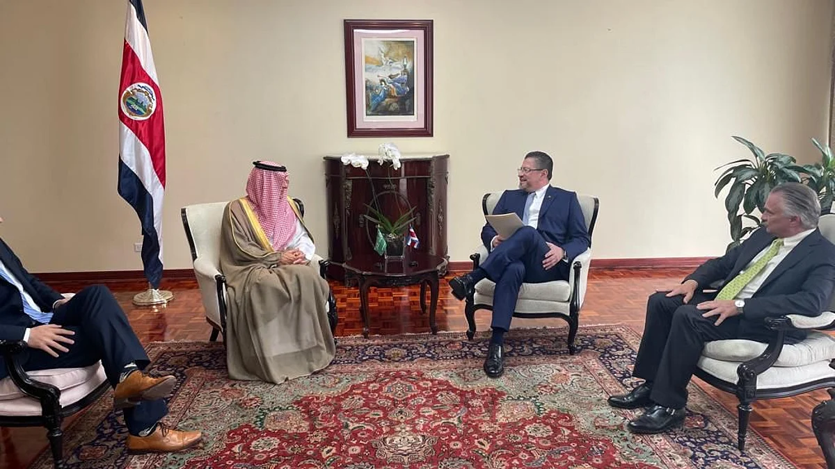 رئيس كوستاريكا رودريغو روبلر يستقبل وزير الدولة للشؤون الخارجية عادل الجبير