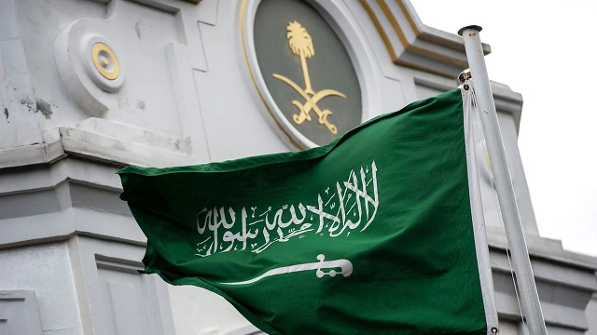 "هينامنور" يقترب.. السفارة في سيئول تهيب بالسعوديين هناك: توخوا الحيطة والحذر