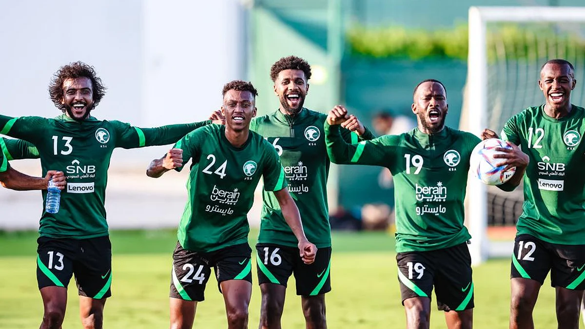 لاعبو المنتخب السعودي أثناء التدريبات