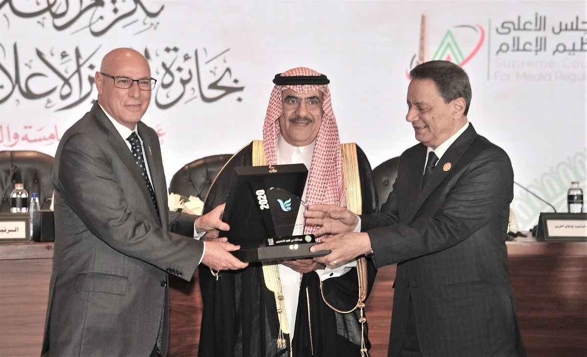 "الحسين" يحصد جائزة "الشخصية الإعلامية العربية" لدعمه وكالات الأنباء