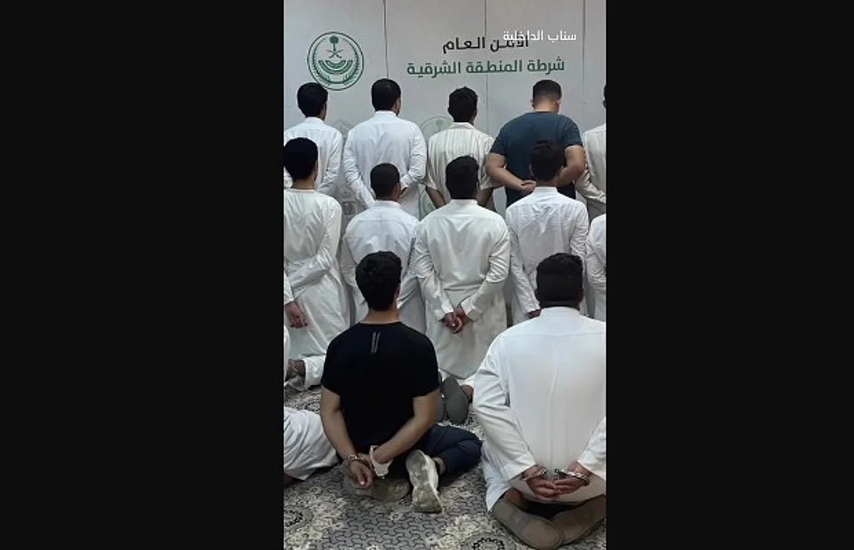 شاهد.. مخالفون ضايقوا المارة وتعدوا على مركبات رسمية ونهايتهم "تم القبض"