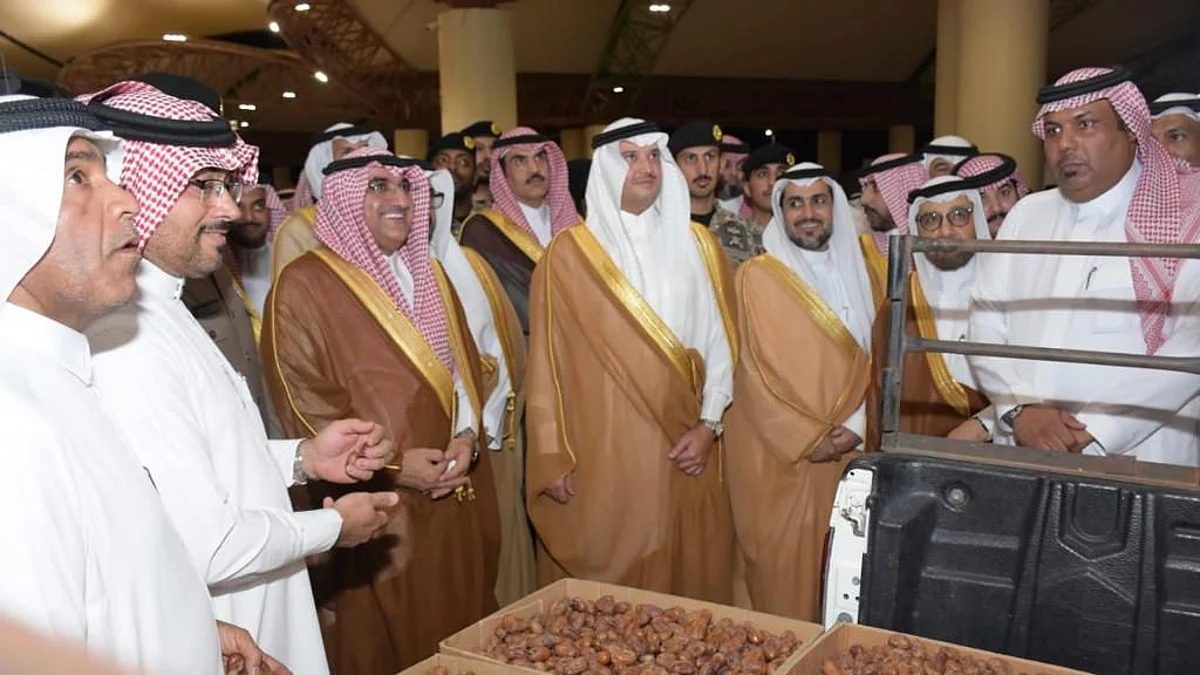 سعود بن طلال يدشن مزاد موسم صرام التمور 2022