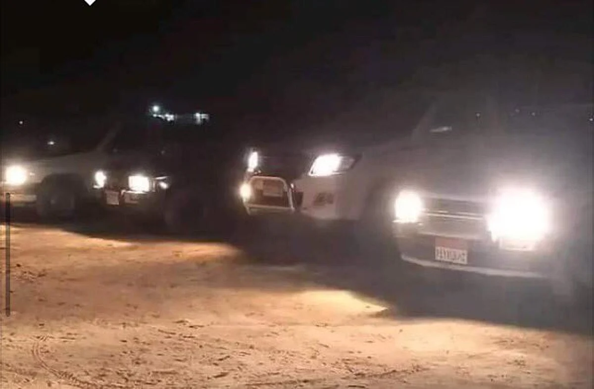 قبور وشواهد في صحراء مصر.. فيديو العثور على 3 صيادين للصقور بعد متاهة 8 أيام
