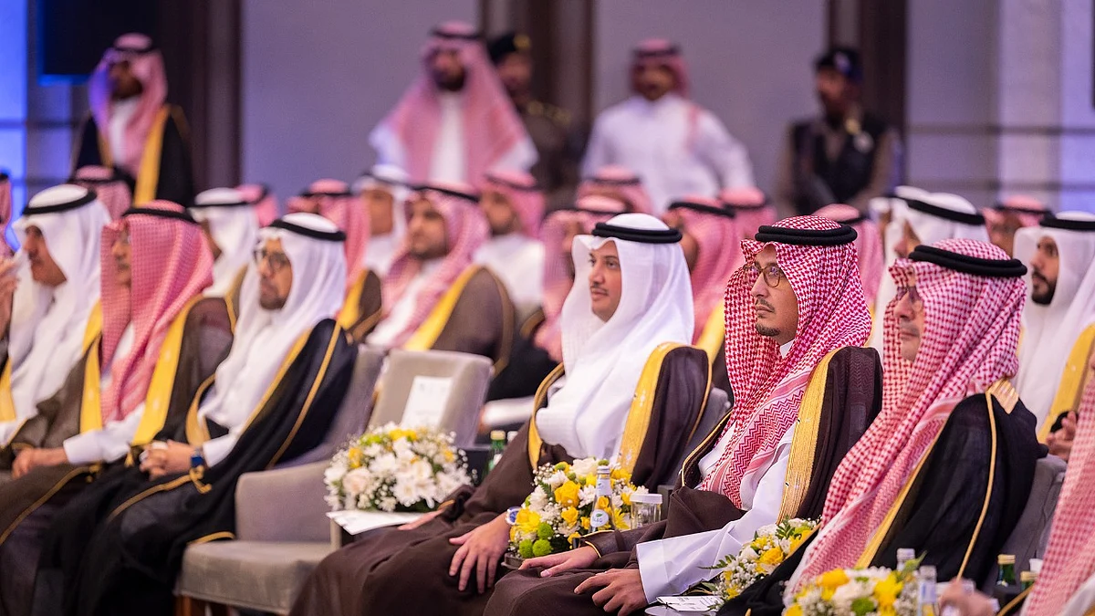 نائب أمير الشرقية يرعى توقيع مذكرة تفاهم إنشاء مركز الأمير أحمد بن فهد لتطوير الأعمال