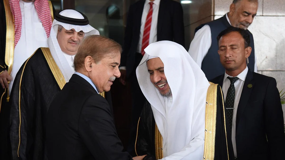 د.العيسي يدشن في إسلام آباد حملة رابطة العالم الإسلامي لإغاثة الشعب الباكستاني