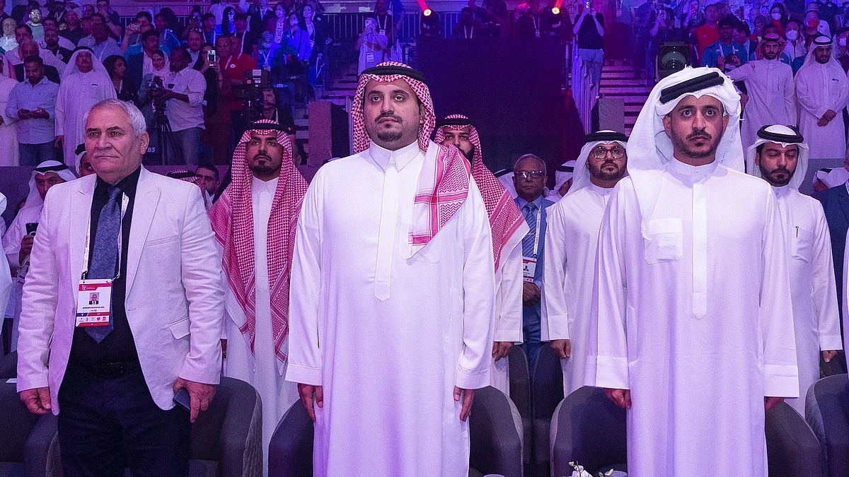 فهد بن جلوي يشهد افتتاح البطولة الآسيوية لرفع الأثقال في البحرين