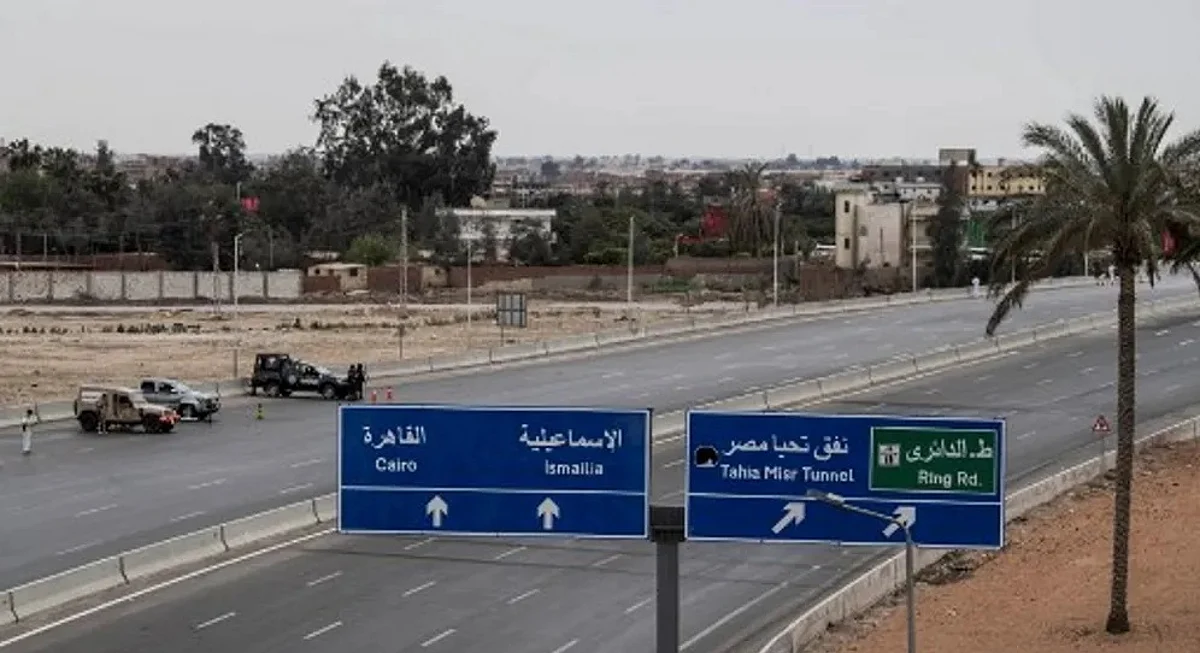 الأمن تحرّك فورًا.. فيديو جديد لـ"سيارة طائشة" على طريق سريع بمصر