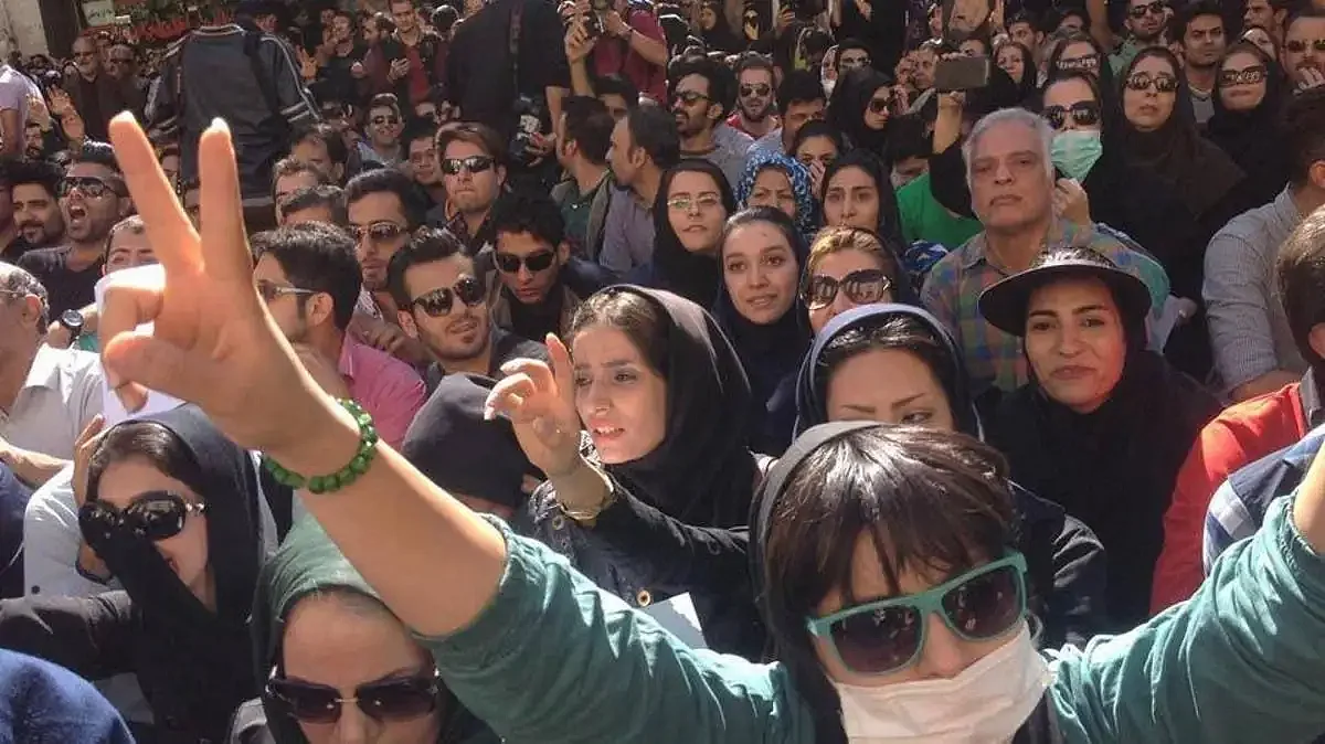 إيران تعقد محاكمات علنية لـ 1000 متظاهر بتهم "التخريب"