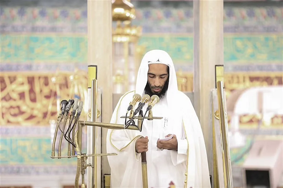 إمام وخطيب المسجد النبوي أحمد بن طالب