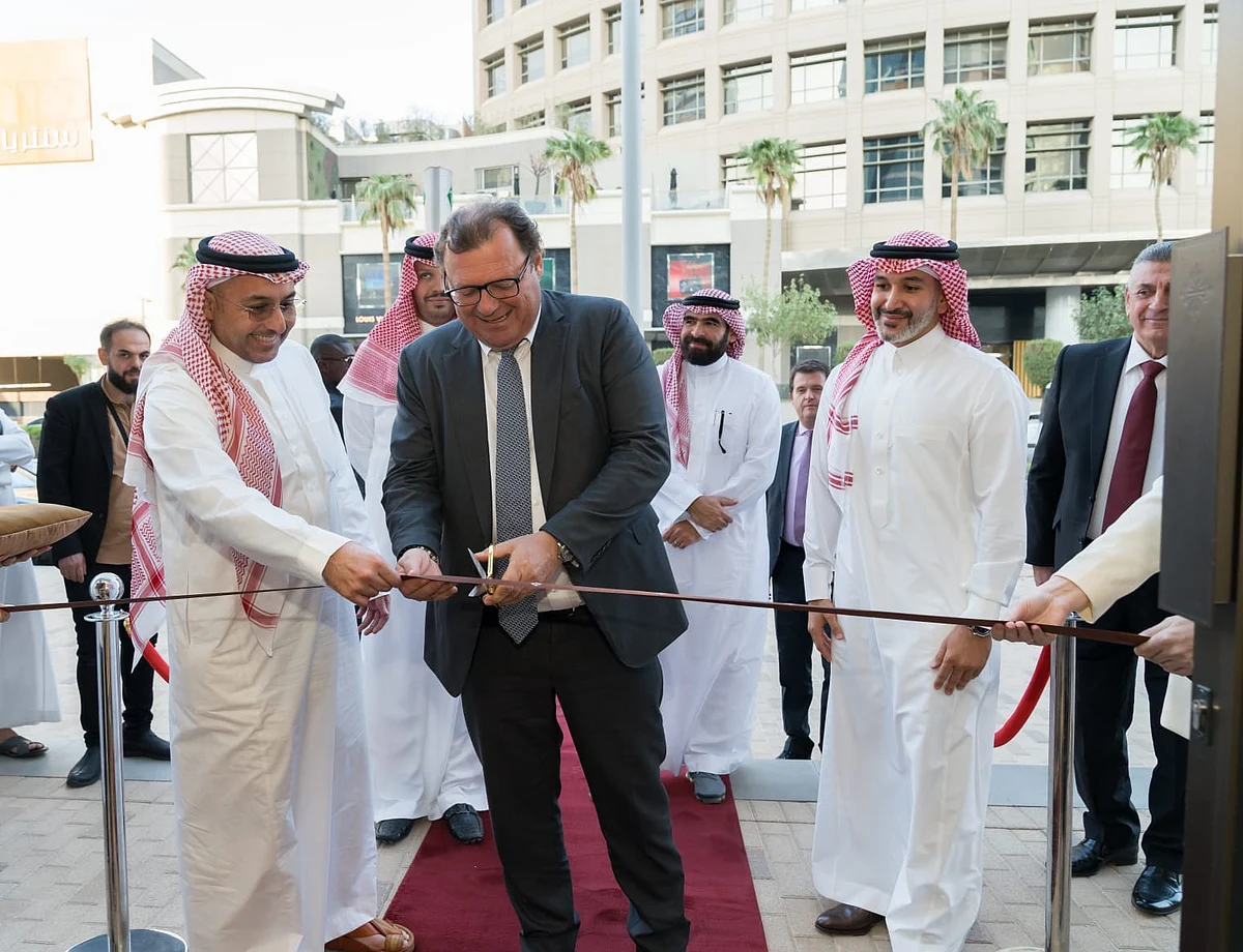 تيري ستيرن والمهندس محمد الطيب يطلقان بوتيك ساعات باتيك فيليب بالرياض